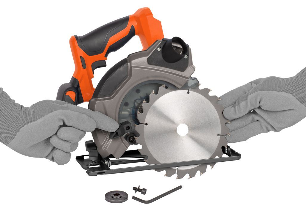 Powerplus - POWDP25200 - Circular saw - 20V Ø 165mm - excl. battery and  charger - 1 acc. - Varo