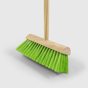 Hill Medium 255mm Yard Broom With Handle